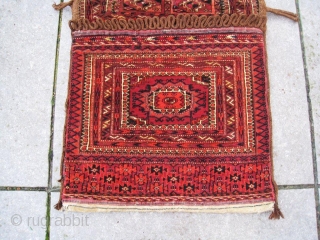 Antique complete Tekke Turkoman khorjin, circa 1900, outstanding condition. Sizes : 19.2" x 40" --------- 48 x 100 cm. Complete khorjins of this quality are quite scarce. This piece is in excellent  ...