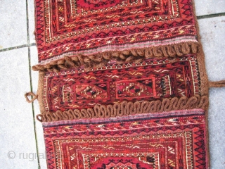 Antique complete Tekke Turkoman khorjin, circa 1900, outstanding condition. Sizes : 19.2" x 40" --------- 48 x 100 cm. Complete khorjins of this quality are quite scarce. This piece is in excellent  ...