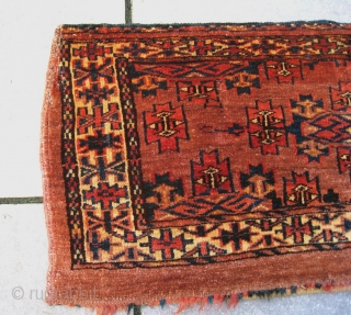 Antique Yomut Kepse gul torba from 2nd half 19th century. All natural colours, symmetrical knotting and in very good condition. One good old repair to left upper corner. Note: the white wool  ...