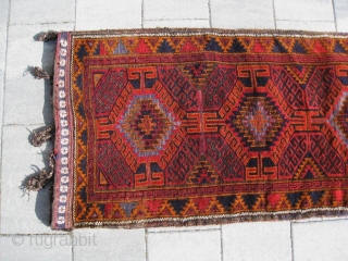 Baluch Mushwani-subtribe balisht, storage bag in excellent condition.
Sizes : 1'10" x 3'10"      55 x 114 cm            