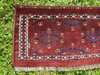 Antique Yomud Yomut Kepse gul torba. 19th c. Nearly mint condition, all natural colors.
sizes: 1'4" x 2'5"       39 x 73 cm.      