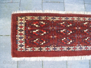 Lovely antique Yomut torba in excellent condition. No holes, no tears, no stains . Considering its colors and design , the age must be around 1870.
Sizes : 15 x 46 inches   ...