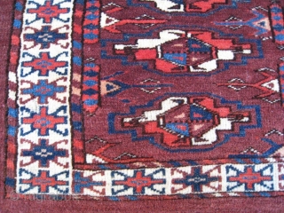 Lovely antique Yomut torba in excellent condition. No holes, no tears, no stains . Considering its colors and design , the age must be around 1870.
Sizes : 15 x 46 inches   ...