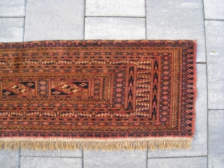  antique Tekke Torba in MINT condition. Asymmetrical knots open right, one level warps.(not depressed warps)

Size: 1.1 x 3.7 ft      32 x 112 cm    