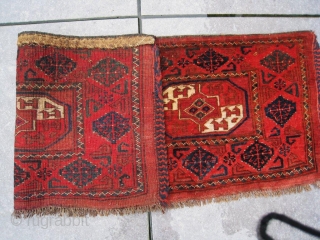 Antique 19th century Ersari Kizil Ayak torba. The piece shows two beautiful " Tauk Nuska guls " and a very remarkable broad border. Lovely colors. Knotting is asymmetrical open to the right  ...