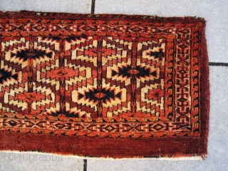 Rare Yomut torba with Asmalyk design in very good condition. Natural colors and high pile. Some small old moth bites (low pile) and some wear to uppercorner  (secured ). Professionally cleaned.  ...