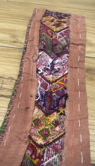 Beautiful Antique Uzbek cross stitches belt. Excellent veg dyes colours. Perfect condition. The size is 13cm by 100cm. 
              
