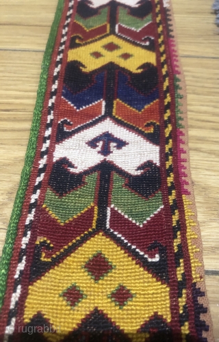 Beautiful Antique Uzbek cross stitches belt. Excellent veg dyes colours. Perfect condition. The size is 13cm by 100cm. 
              