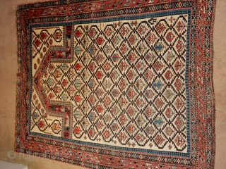 IVORY FIELD MARASALI - SQUARE SIZE OF 4 FT X 4 FT 4 INCHES - EXCELLENT PILE- BEST BLUE DYE USED FOR LATTICE
OLDER THAN MOST 

       