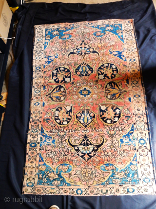 EXCELLENT SOFT DYES USED IN THIS 40 X 60 INCH OLD FEREGHAN SAROUK SELLING FOR $550
INCLUDING USA SHIPPING