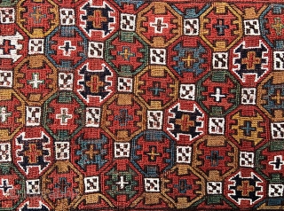 Luri-Bakhtiari khorjin in very good condition, complete with plain-weave back in narrow horizonal bands of colour - 1.02 x 0.56m (3' 4" x 1' 10").        