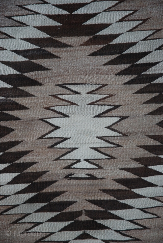 Navajo Rug - excellent condition - circa 1900 - 2.16m x 1.30m (7' 1" x 4' 3")                