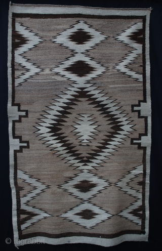 Navajo Rug - excellent condition - circa 1900 - 2.16m x 1.30m (7' 1" x 4' 3")                