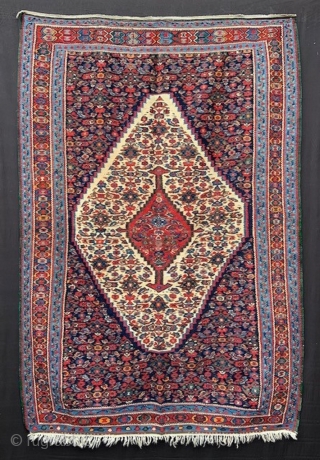 Senneh Kilim in good overall condition - 1.93m x 1.07m (6' 4" x 3' 6").                  