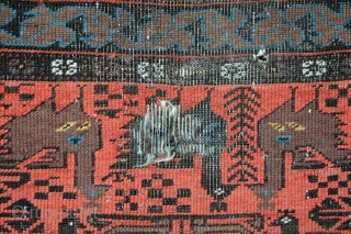 This rather battered but rare,interesting and very collectable Baluch 'cockerel' rug has knots which are symmetric indicating a possible 'Bahluli' attribution.
1.45m x 0.84m (4' 9" x 2' 9").     