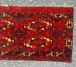 Tekke-Torba First half of the 19th century ,  with six large Tschowal-Güls Although the right border is missing, the general condition is very good.        