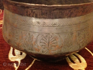 Copper bowl diameter 16 cm height 12 cm  aform natolia .Inscription armanian Murat's son Agop.

                 