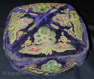 Bokhara Velvet Hat. Early 20th C. 18x18x6 cms.                         