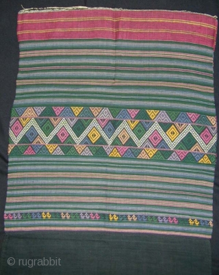 Woman's Tubular Skirt. Tai Lue people, Laos. Supplementary weft weaving/hand-spun cotton. Very good condition. First half 20th C. 84x48 cms.             