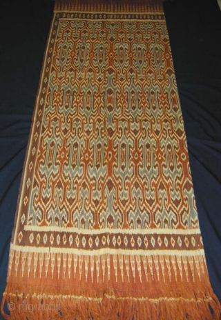 Toraja Sekomandi - Funeral Blanket (from the highlands of Sulawesi - Celebes). All natural colours. Ikat/handspun cotton. Mid-20th C. Mint condition. 210x134 cms - shown folded in half in overall pic.  