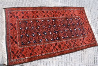 Mina-khani pattern Balouch, 1st quarter 20th c. 98 x 170 cm. Very good condition. Black corrosion. Nice wool and warm colors.            