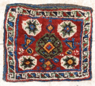 South Persian small bag piled front and back, 31 x 27 cm (1'x11"). Excellent colors and condition.                