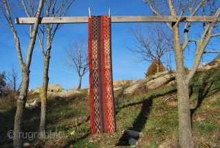 Uzbek Gudjeri strip. Cm 33x163. Beaten up but beautiful,.....on both sides! See more pics on fb: 
https://www.facebook.com/media/set/?set=a.10151414603499258.542224.358259864257&type=1
Pls see also my other postings on rugrabbit: http://rugrabbit.com/profile/580
        