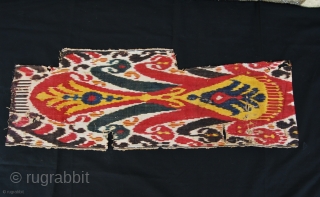Small, sweet, beautiful Uzbekh silk ikat fragment. Cm 124x42 ca. Second half 19th century. --- Mount it, frame it, hang it......and you'll have a modern painting in your sitting room...... P.s. I'm  ...