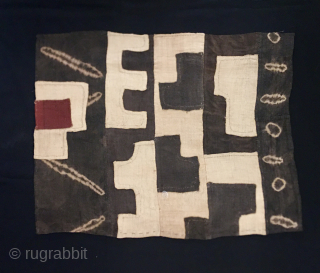 Africa, Black Africa, Congo, Eastern Congo, Bakuba tribal group. 
Raffia panel. Raffia is a natural textile extracted from the Raffia Palm and it has been used for centuries to weave. 
The creativity  ...