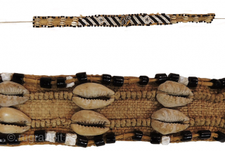 AFRICA!
Kuba people beaded headband - Congo. Mid 20th century or earlier. Cm 73x3 ca. Raffia, cowry shells, beads. Such headbands were worn by nobles of Kuba royal families. They were the sign  ...