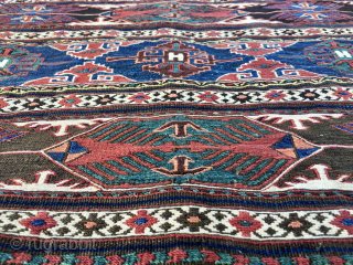 Beautiful & rare Eagle Shahsavan sumack mafrash end panel.
Cm 49x58.
End 19th, early 20th century, if not earlier.
With silk highlights.
In vey good condition.
Apply by DM and/or email carlokocman@gmail.com