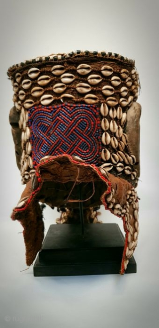 Royal Kuba Elephant Mask Congo. 
Size is cm 34 h, 36 w and 23 deep. 
Weight is a bit over Kg 2. Datable 1940/1950. Wood, cowry shells, copper, iron, fabric, beads. Actually  ...