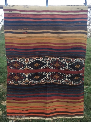 Have a better look! It's an awesome piece! An East Anatolian open cuval. Cm 110x140. Datable 1890/1910. Great primitive drawing. Wonderful natural saturated colors. Lots of aubergine, nice, deep madder red, a  ...