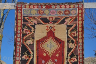 Central Anatolia, Kayseri prayer kilim. Cm 116x216. Old, in good condition. Not expensive. See more pics on fb: https://www.facebook.com/media/set/?set=a.10151524704789258.551162.358259864257&type=3
              