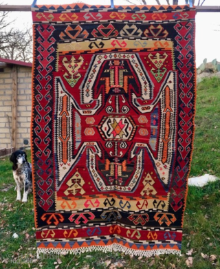 1	https://www.rugrabbit.com/node/243605
Beautiful Yahyali kilim, Central Anatolia. Turkey. Cm 105x175. 4th q 19th century, confirmed somehow by the presence of fuchsine. Pattern with two central medallions, It might have been a wedding present according  ...