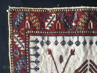 What is this?......asked a friend collector. 
Frankly would not know exactly. 
Is it heraldic? Iconic? a message? 
Imho it's from Azerbaijan, north of Baku, Shirwan area, Khyzy most probably. 
Let's stick to  ...