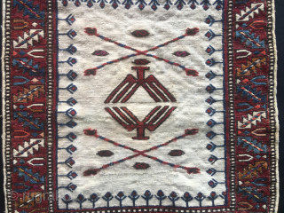 What is this?......asked a friend collector. 
Frankly would not know exactly. 
Is it heraldic? Iconic? a message? 
Imho it's from Azerbaijan, north of Baku, Shirwan area, Khyzy most probably. 
Let's stick to  ...