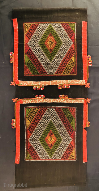 Northern Vietnam Tai Dam scarf

This Girl is from the Tai Dam tribal group in Northern Vietnam and is wearing the traditional “hat” called Pieu scarf. It is made in cotton dyed black  ...