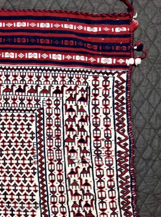 Unique Afshar modern art reproduction of an antique sofrah.
Size is cm 95x125.
Sofrah means table cloth in farsi.
This is a terrific graphic wonder.
120 camels, some heading west, some other heading east.
All these borders  ...
