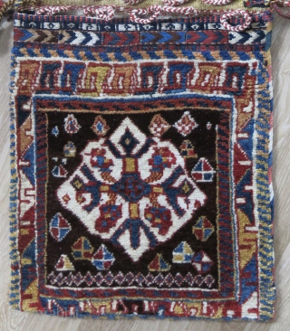 Qashqai collectors' wonder. 
This is imho a very rare and beautiful Qashqai Gabbeh khorjin. 
Cm 50x125 ca. Datable back to the 4th quarter of the 19th century.
The rarity is first of all  ...