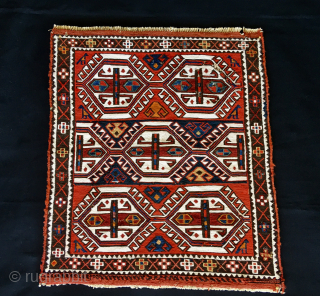 KHYZY or XIZI -----------
Azerbaijan sumack khorjin bag face. 
Cm 43x49. Late 19th, early 20th century, so 100 to 120 years old. 
North east of Baku. 
Beautiful, rare, in good condition, proportioned. 
Most  ...