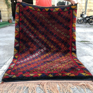 YATAK or SLEEPING/BED RUG.
Use it as meditation or yoga rug.
This vintage or older Yatak/sleeping rug is from Konya area. 
Size is cm 132x186. Great size, great, unusual pattern.
High pile, lovely color combination,  ...