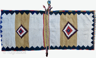 Qashqai collectors item. This is a very rare and beautiful Qashqai Gabbeh pattern type khorjin/saddle bag. Cm 50x125 ca. Datable back to 100/110 years. The rarity is first of all in the  ...