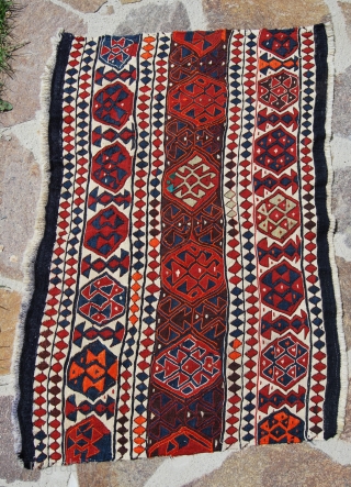 Let's learn something interesting regarding sumack weaving.
Eastern Turkey Sumack big heybe face. Cm 66x96. Datable as late 19th or early 20th century. Where from? It's a puzzle, could be Kurdish? Such pieces  ...