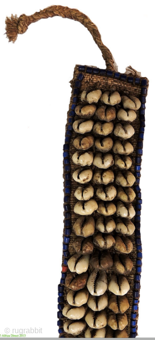 Africa!
African ethnic art!
Congo/Zaire!

Kuba people belt (mukody mu-ikup lakiing). Congo. First half 20th century. a wonderful tribal art example made of raffia, cowry shells and glass beads. These objects were worn in ceremonial  ...