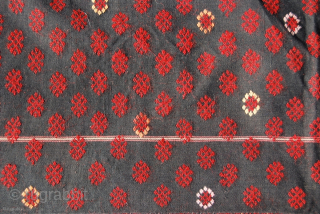 Textiles of Burma. 
This is a woman's wrap around skirt of the Southern Jingpho tribal group. 
Cm 147x85. First half 20th century.
This group, also called Chingpaw, lives mainly in Northern Burma, Kachin  ...