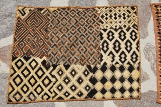 Shoowa tribe - Bakuba region - Congo - Raffia velvet textile - early 20th century (or later) - pure primitivism artifact - cm 65x47 -  it seems like a sampler or  ...