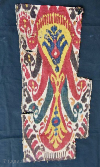 Uzbek Silk Ikat Fragment. 
Cm 124X42 ca. Second half 19th century
Right, it's not one of the 7 wonders of the world, but it's a nice, sweet, beautiful piece! A fragment as you  ...