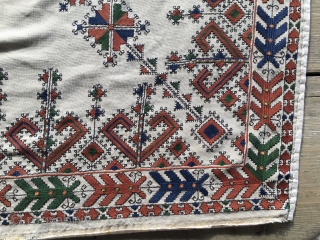 Silk on cotton stitching. Cm 92x106. Tajikistan. Great work. Could be vintage or even older. In any case really beautiful. And the price is certainly appealing: € 160+35 for tracked, cost price  ...