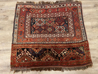 Watch the Dragons in the cage!

Lori/Bakhtiari imho, but could be Qashqai as well.......or?
Sumack & pile weaving
Size is cm 88x102
Interesting pattern with dragons in the central field, or?
Is it common?
Anyway, a great bag,  ...